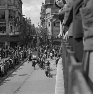 Parade van de Prinses Irene Brigade in Amsterdam, Bestanddeelnr 900-3242