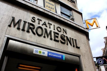 Paris Metro Linie 9 Miromesnil Eingang photo