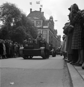 Parade van de Prinses Irene Brigade in Amsterdam, Bestanddeelnr 900-3233