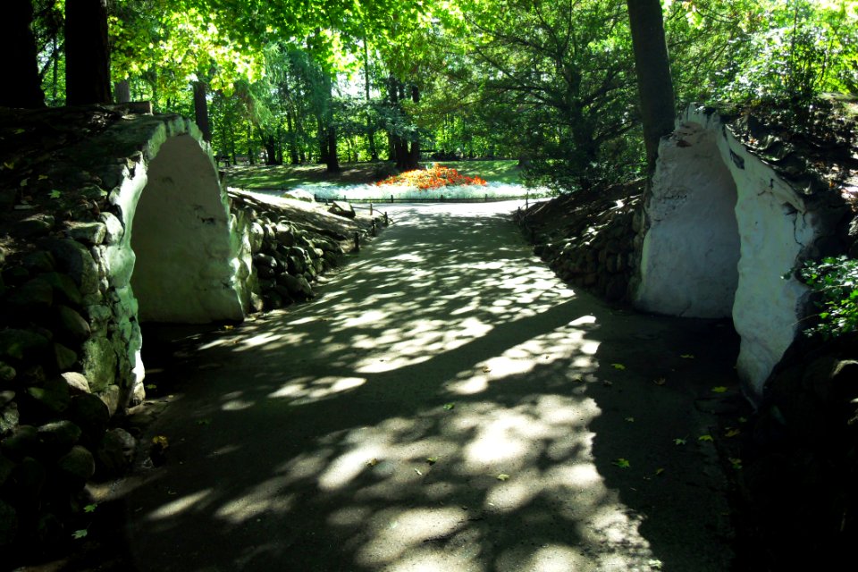 Park Oliwski – Groty szeptów
