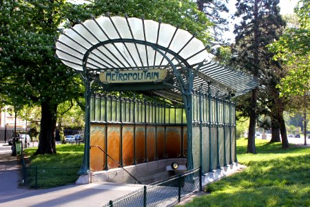 Paris Metro 2 Porte Dauphine Libellule photo