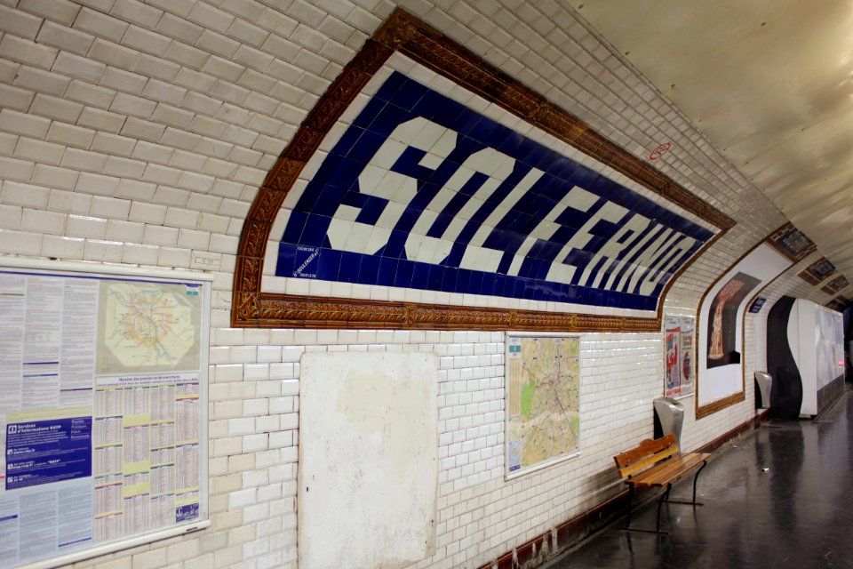 Paris Metro 12 Solférino Stationsschild