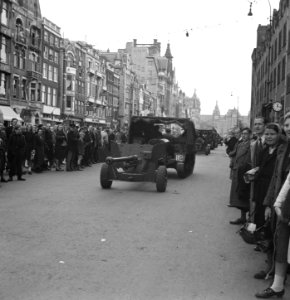 Parade van de Prinses Irene Brigade in Amsterdam, Bestanddeelnr 900-3231