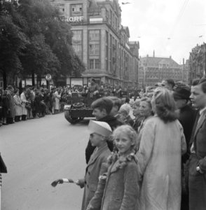 Parade van de Prinses Irene Brigade in Amsterdam, Bestanddeelnr 900-3232