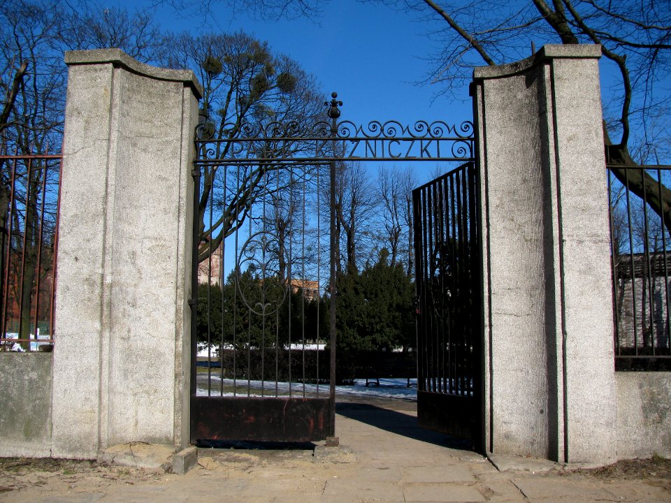 Park Kuźniczki w Gdańsku - brama główna