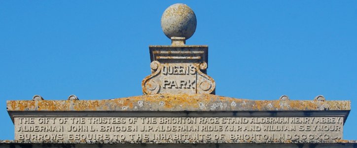 Park Street Gate, Park Street, Queen's Park, Brighton (NHLE Code 1380703) (August 2019) (1)