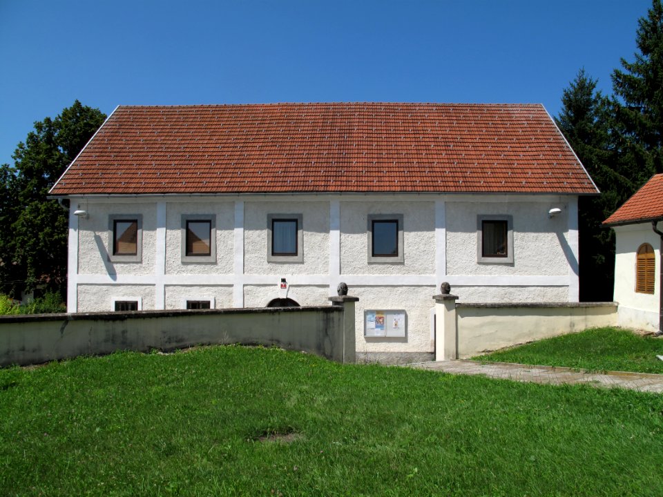 Parish House Sromlje