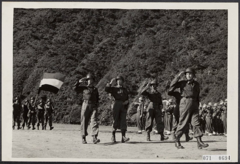 Parades, herdenkingen, militairen, Nederlandse Detachement Verenigde Naties, Bestanddeelnr 071-0694