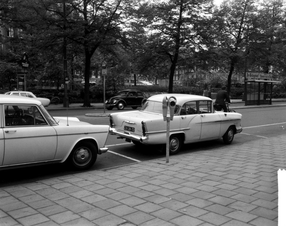 Parkeermeters op Rembrandtplein en Thorbeckeplein geplaatst, Bestanddeelnr 916-4244
