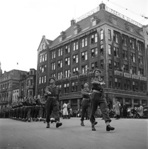Parade van de Prinses Irene Brigade in Amsterdam, Bestanddeelnr 900-3224
