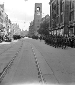 Parade van de Prinses Irene Brigade in Amsterdam, Bestanddeelnr 900-3251