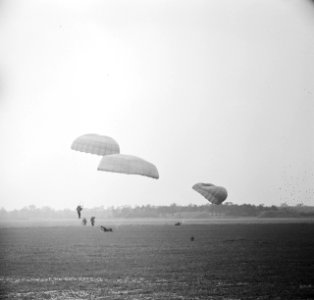Parachutistenopleiding te Gilze-Rijen (NB), Bestanddeelnr 919-1730