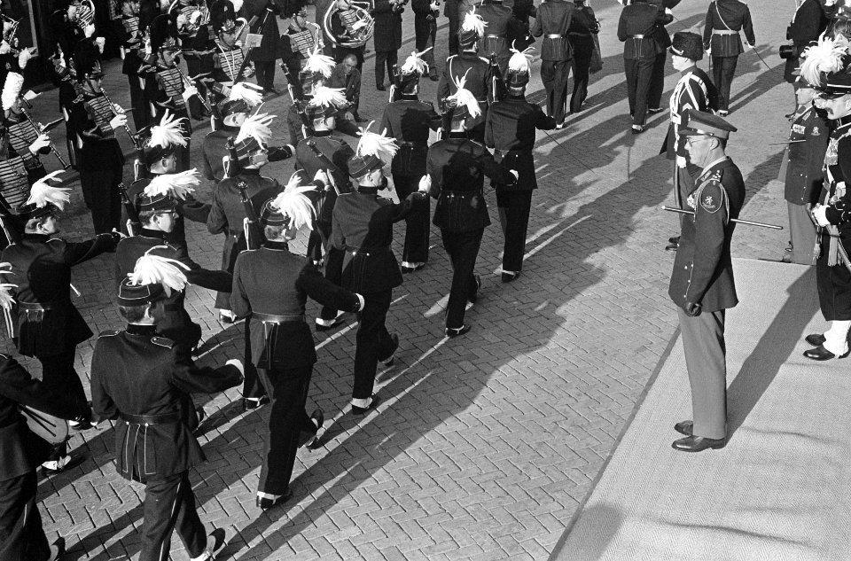 Parades, Bestanddeelnr 919-7497