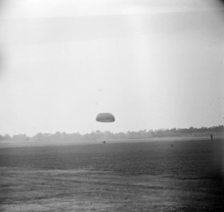 Parachutistenopleiding te Gilze-Rijen (NB), Bestanddeelnr 919-1729