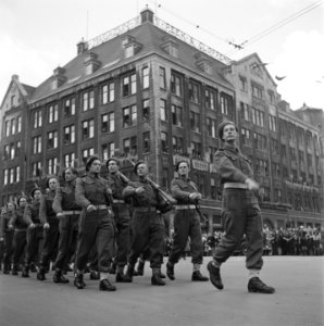 Parade van de Prinses Irene Brigade in Amsterdam, Bestanddeelnr 900-3219