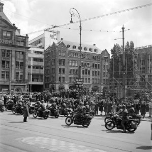Parade van de Prinses Irene Brigade in Amsterdam, Bestanddeelnr 900-3223