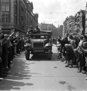 Parade van de Prinses Irene Brigade in Amsterdam, Bestanddeelnr 900-3236