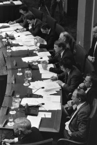 Parlemente enquete bouwsubsidies overzicht enquetecommissie (van bovenaf), Bestanddeelnr 934-1033
