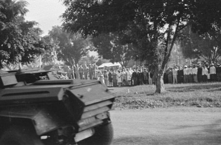 Parade t.g.v. verjaardag H.K.H. prinses Juliana op het Aloon te Poerwokerto, Bestanddeelnr 1654-2-1