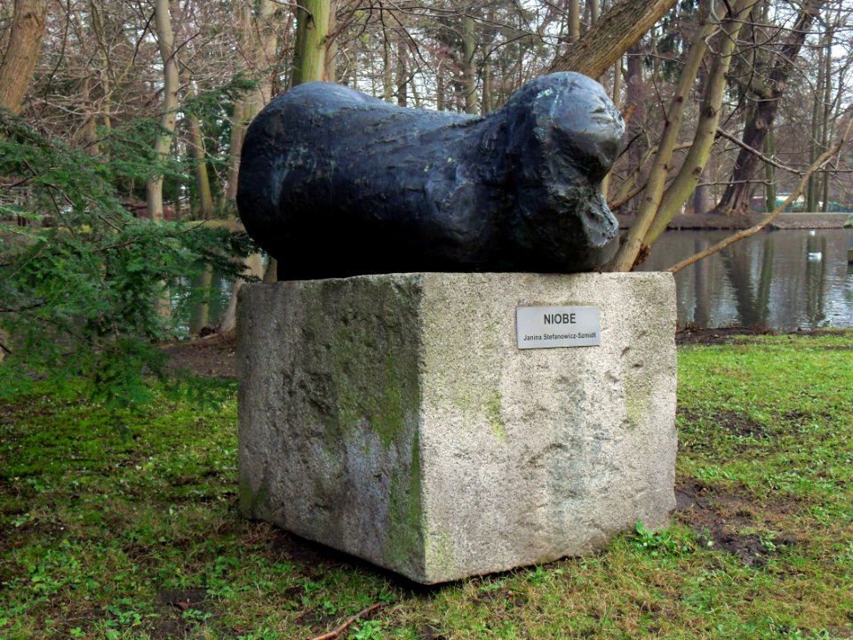 Park Oliwski – rzeźba Niobe