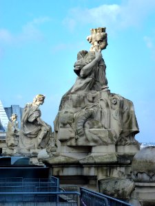 Paris, gare d'Orsay, statues sur la terrasse du toit