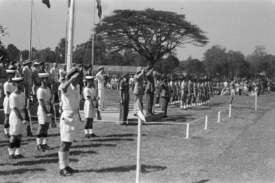 Parade in Batavia ter gelegenheid van de verjaardag van koning George VI van het, Bestanddeelnr 9-1-2