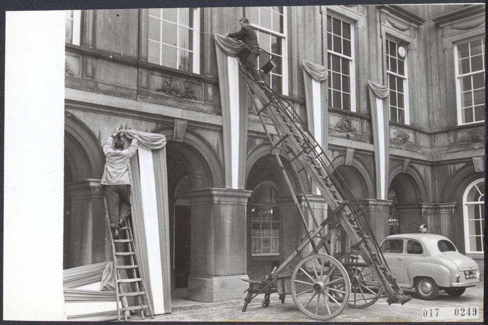 Parlementsgebouwen, vlaggen, Bestanddeelnr 017-0249