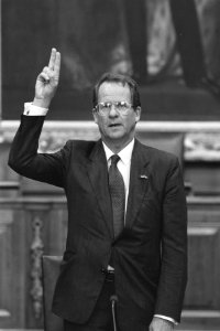 Parlementaire enquete bouwsubsidies ex staatssecr. Brokx legt eed af, Bestanddeelnr 934-1137