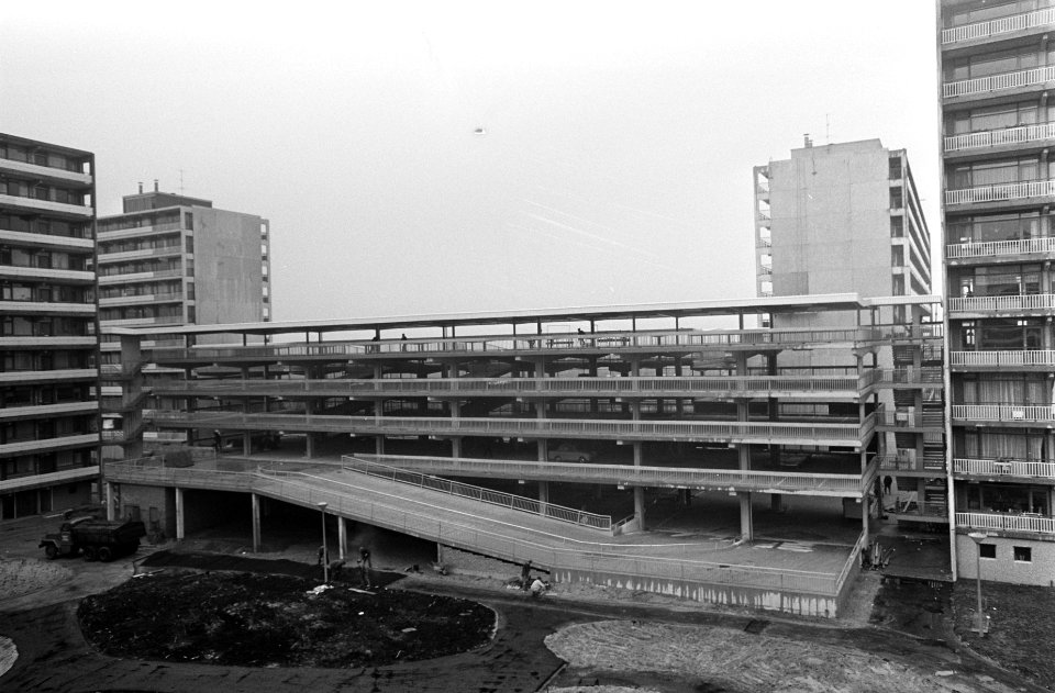 Parkeerflat in Molenwijk, Amsterdam Noord, Bestanddeelnr 922-4750