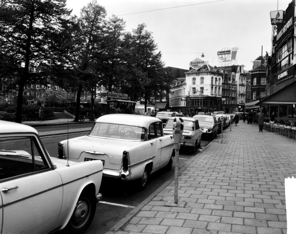 Parkeermeters op Rembrandtplein en Thorbeckeplein geplaatst, Bestanddeelnr 916-4242