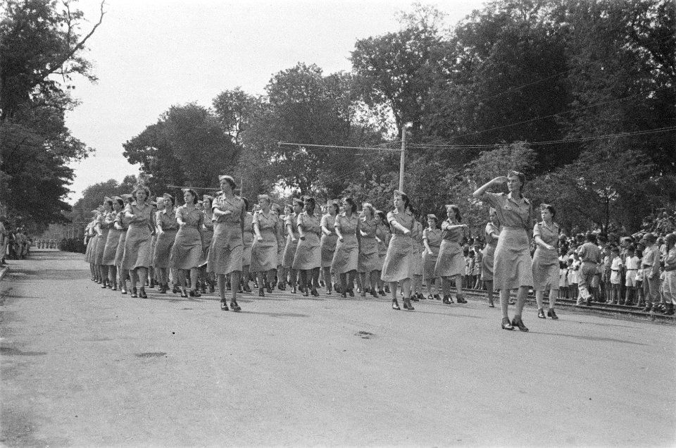 Parade van het Vrouwenkorps KNIL , Bestanddeelnr 1-1-1