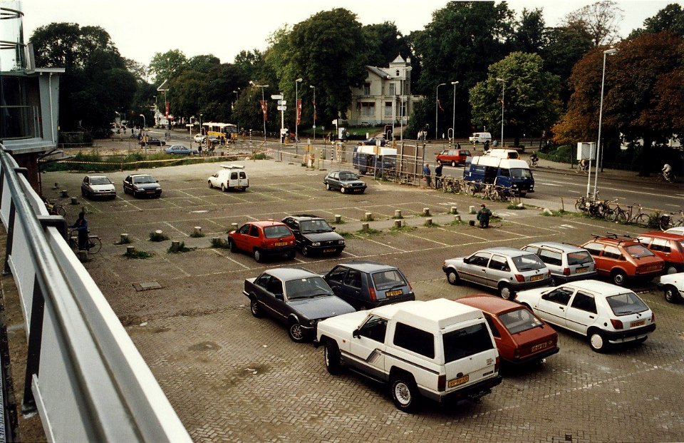 Parkeerplaats achter station Haarlem