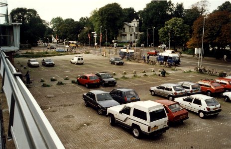Parkeerplaats achter station Haarlem photo
