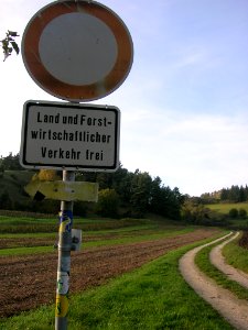 Parkplatz Pfünzer Str Landershofen -Wegzeichen
