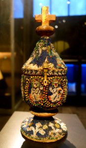 Pearl ciborium (host vessel), Hildesheim, 1250-1300, wooden core embroidered with glass, freshwater pearls, corals, and metal appliques on parchment - Museum Schnütgen - Cologne, Germany - DSC09912