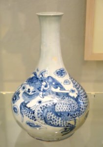 Pear-shaped wine bottle with a dragon amidst clouds, Korea, Joseon, 19th century AD, porcelain with underglaze blue - Östasiatiska museet, Stockholm - DSC09437