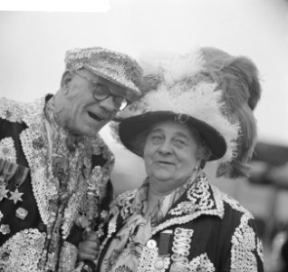 Pearly King en Queen op Schiphol, Bestanddeelnr 913-0049