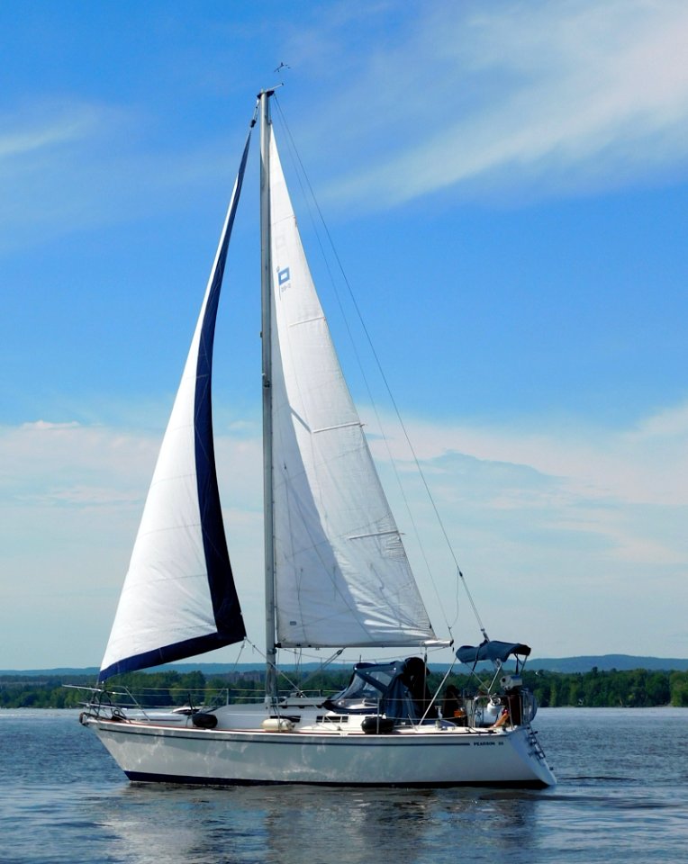 Pearson 28-2 sailboat Keeling Time 1384