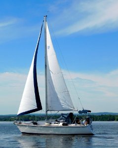 Pearson 28-2 sailboat Keeling Time 1384