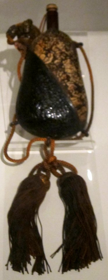 Pear-shaped gunpowder case, Edo period, 18th century