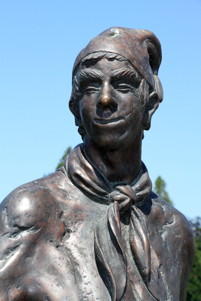 Figure artwork bronze