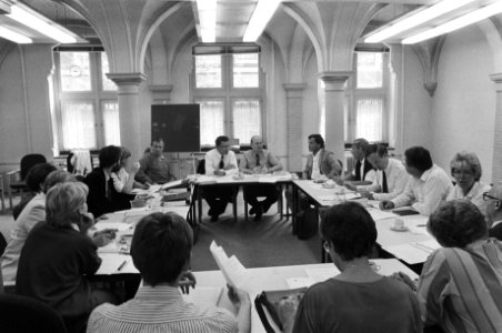 Parlementaire enquêtes, parlementariërs, bedrijfssluitingen, Bestanddeelnr 932-6742