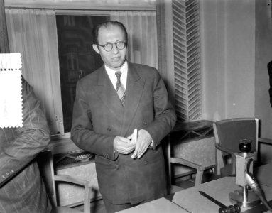 Parlementslid Menachim Begin uit Israel in ons land over kwestie met Egypte, Bestanddeelnr 908-3389