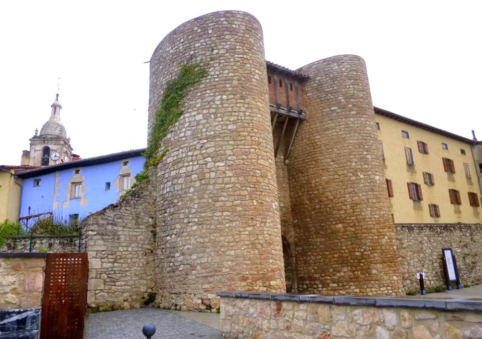 Peñacerrada - Puerta amurallada 03