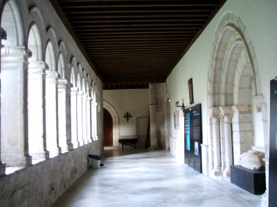 Peñafiel - Convento de San Pablo, claustro 04