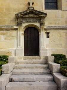 Parmain (Val-d'Oise) Église Saint-Denis de Jouy-le-Comte, escalier et portail