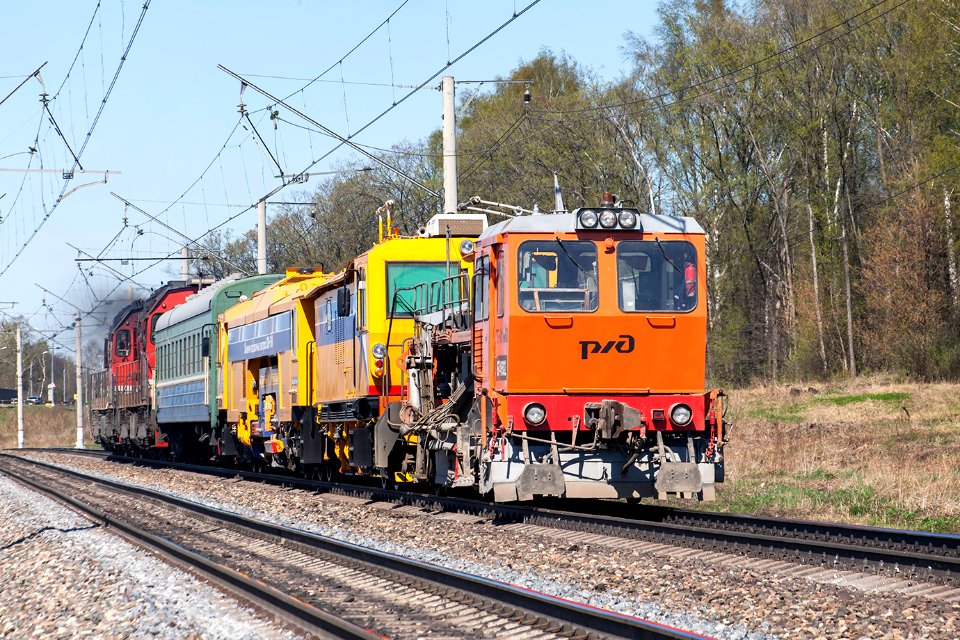 PB01-060 with other service vehicles