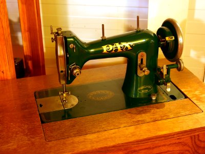 PAX sewing machine pic2