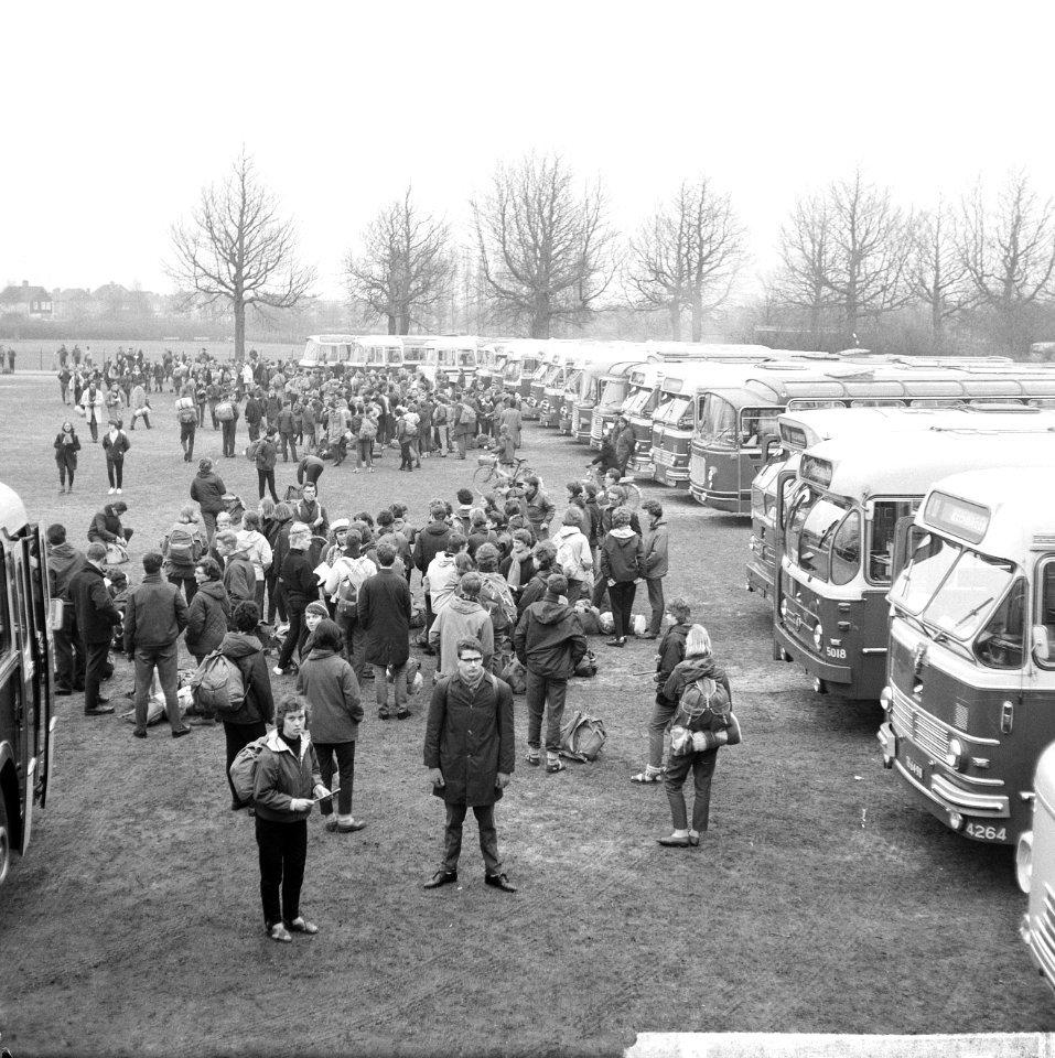 Pax Christi begonnen, circa 3000 deelnemers naar Den Bosch , deelnemers naar de , Bestanddeelnr 916-2602
