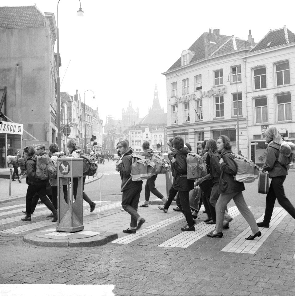 Pax Christi begonnen, circa 3000 deelnemers naar Den Bosch, Bestanddeelnr 916-2593
